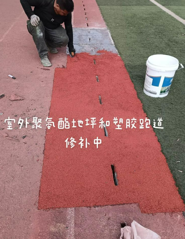 大田镇球场地面翻新维修，核心是先诊断破损